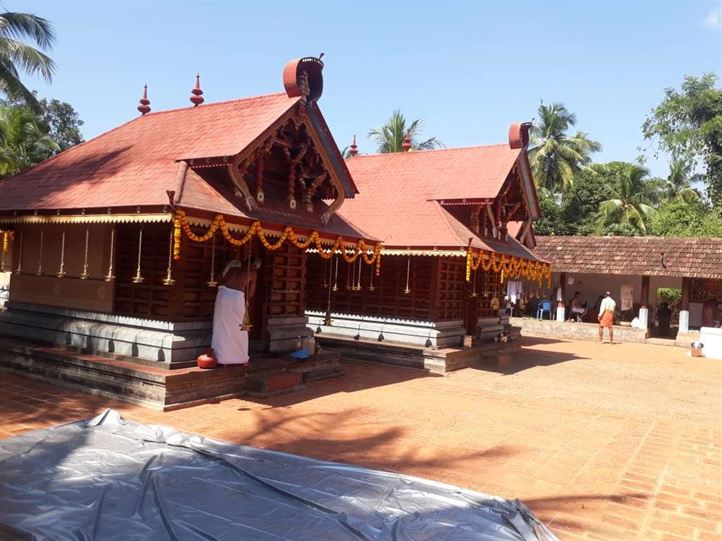 പള്ളിക്കര കേണമംഗലം കഴകത്തിൽ പെരുങ്കളിയാട്ടം